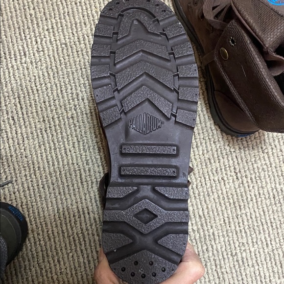 Men’s short waterproof boots. Can be worn up or folded over. - Picture 5 of 7